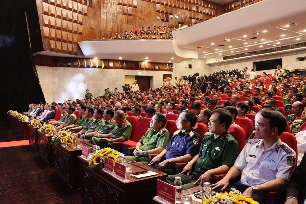 Tôn vinh điển hình tiên tiến trong phòng, chống ma túy