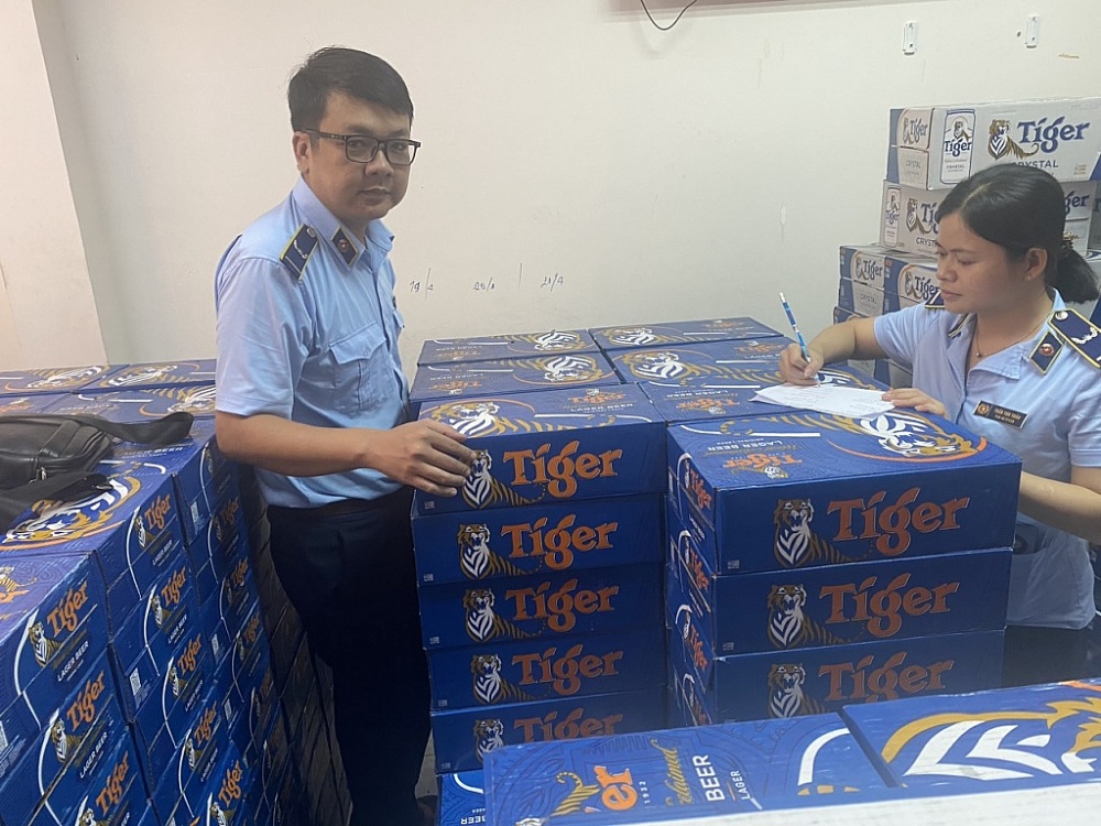 Tang vật bia Tiger xuất xứ Campuchia bị bắt giữ. 