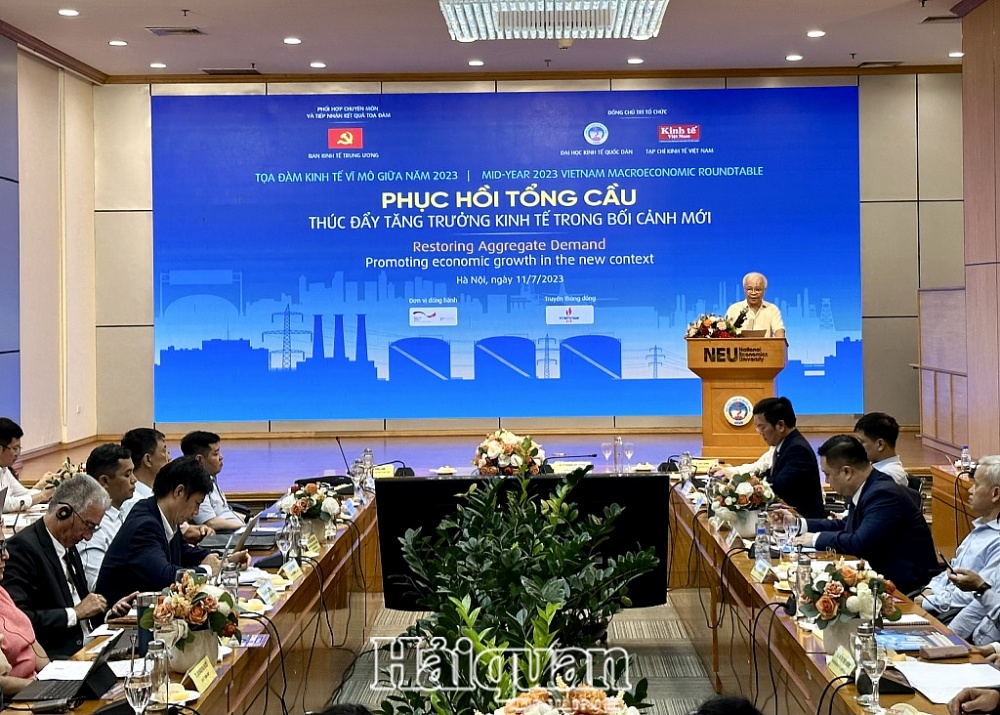 ọa đàm Kinh tế vĩ mô 6 tháng đầu năm 2023 với chủ đề “Phục hồi tổng cầu, thúc đẩy tăng trưởng trong bối cảnh mới”. Ảnh: H.D