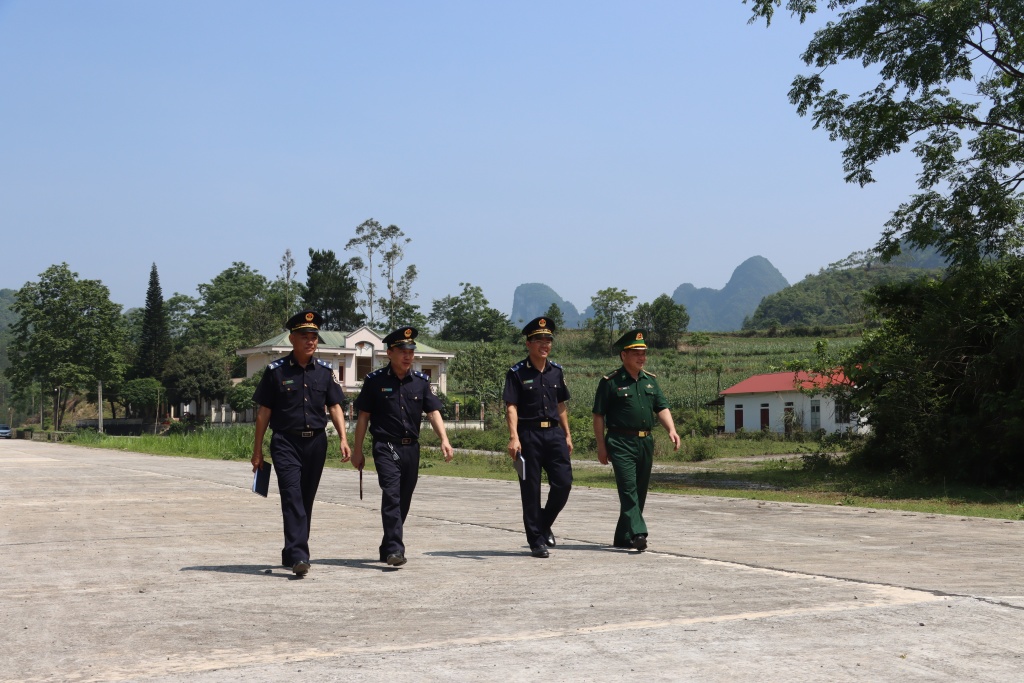 Hải quan tăng cường phòng chống mua bán người