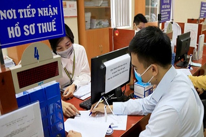 Ngành Thuế tích cực triển khai kiểm soát HĐĐT theo thông tin cảnh báo, quản lý hóa đơn dựa trên kết quả phân tích rủi ro. 	Ảnh: S.T