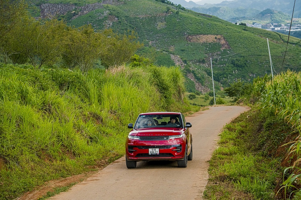 Ngẫu hứng cùng Range Rover Sport 2023: Tận hưởng niềm vui sau tay lái