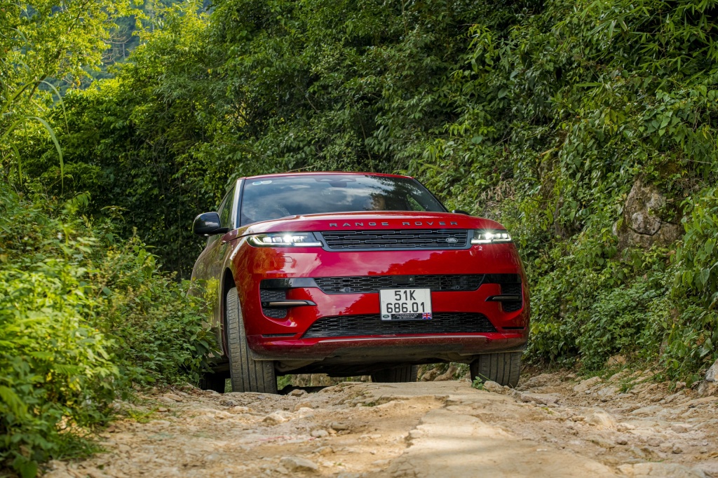 Ngẫu hứng cùng Range Rover Sport 2023: Tận hưởng niềm vui sau tay lái