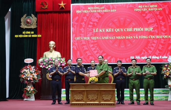 Ký kết Quy chế phối hợp đào tạo, bồi dưỡng cho lực lượng kiểm soát hải quan