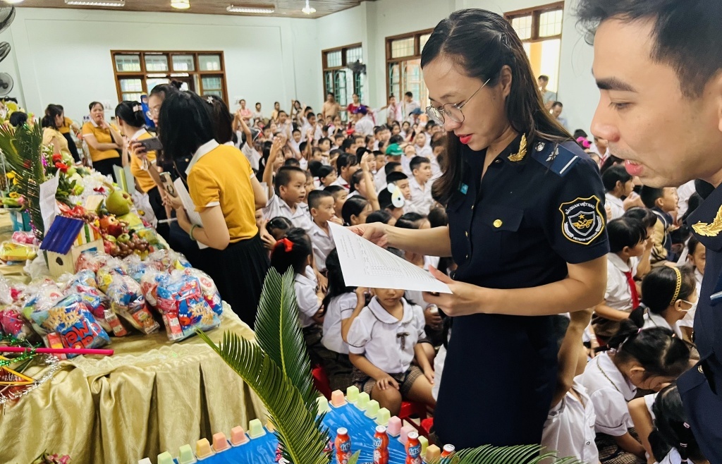 Thanh niên Hải quan Quảng Trị tổ chức nhiều hoạt động “Vui Tết Trung thu”