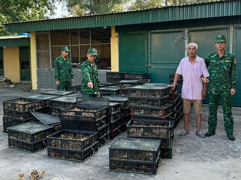 Đối tượng cùng tang vật.