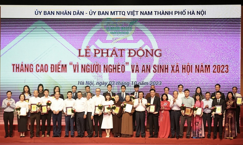 T&T Group ủng hộ 1 tỷ đồng cho Quỹ “Vì người nghèo” thành phố Hà Nội