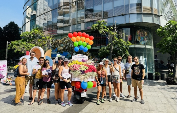 “Chạm để thanh toán – gửi ngàn yêu thương” thu hút người dân TPHCM và Hà Nội dịp lễ 20/10