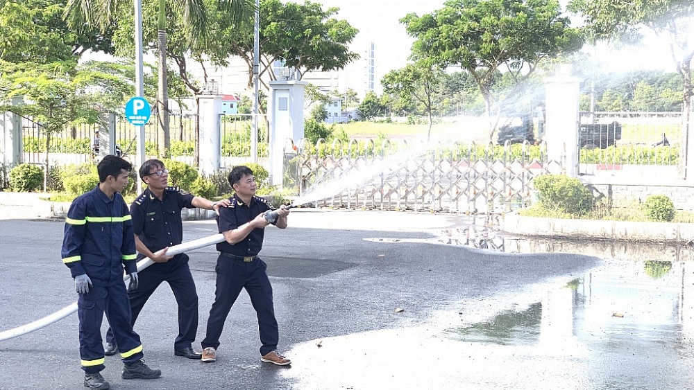 Hải quan Bà Rịa - Vũng Tàu tập huấn nâng cao kiến thức, kỹ năng phòng cháy chữa cháy, cứu hộ cứu nạn