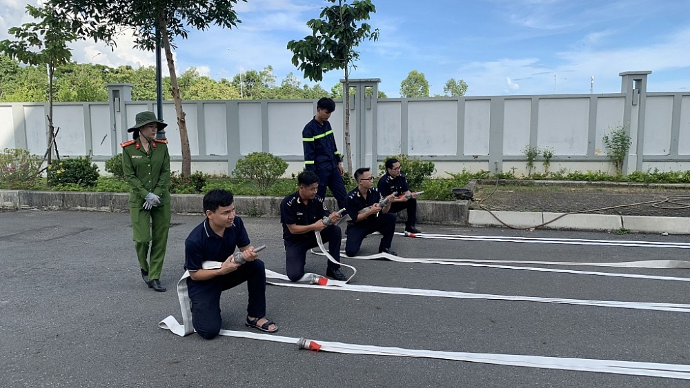 Hải quan Bà Rịa - Vũng Tàu tập huấn nâng cao kiến thức, kỹ năng phòng cháy chữa cháy, cứu hộ cứu nạn