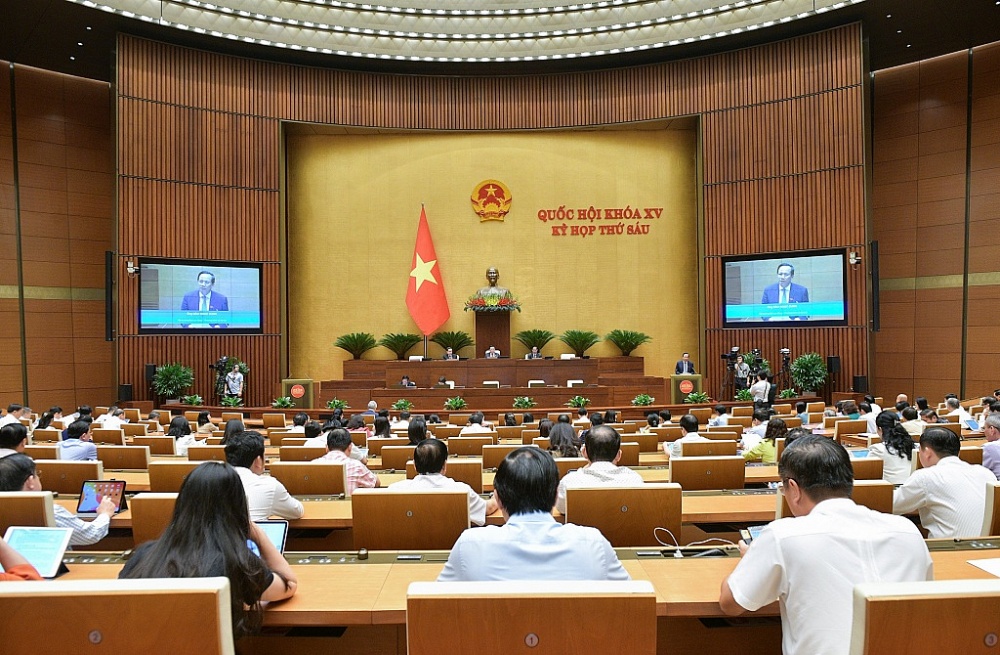 Bộ trưởng Bộ Lao động, Thương binh và Xã hội Đào Ngọc Dung trình bày Tờ trình. Ảnh: Quochoi.vn