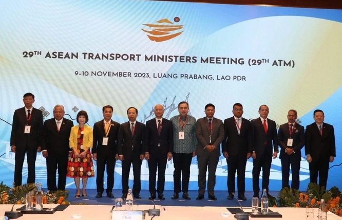 ASEAN cam kết thúc đẩy ngành giao thông vận tải tăng trưởng bền vững