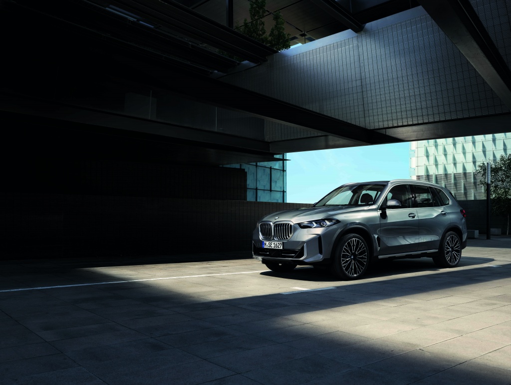 Lắp ráp tại Việt Nam, BMW X5 mới có giá bán từ 3,909 tỷ đồng