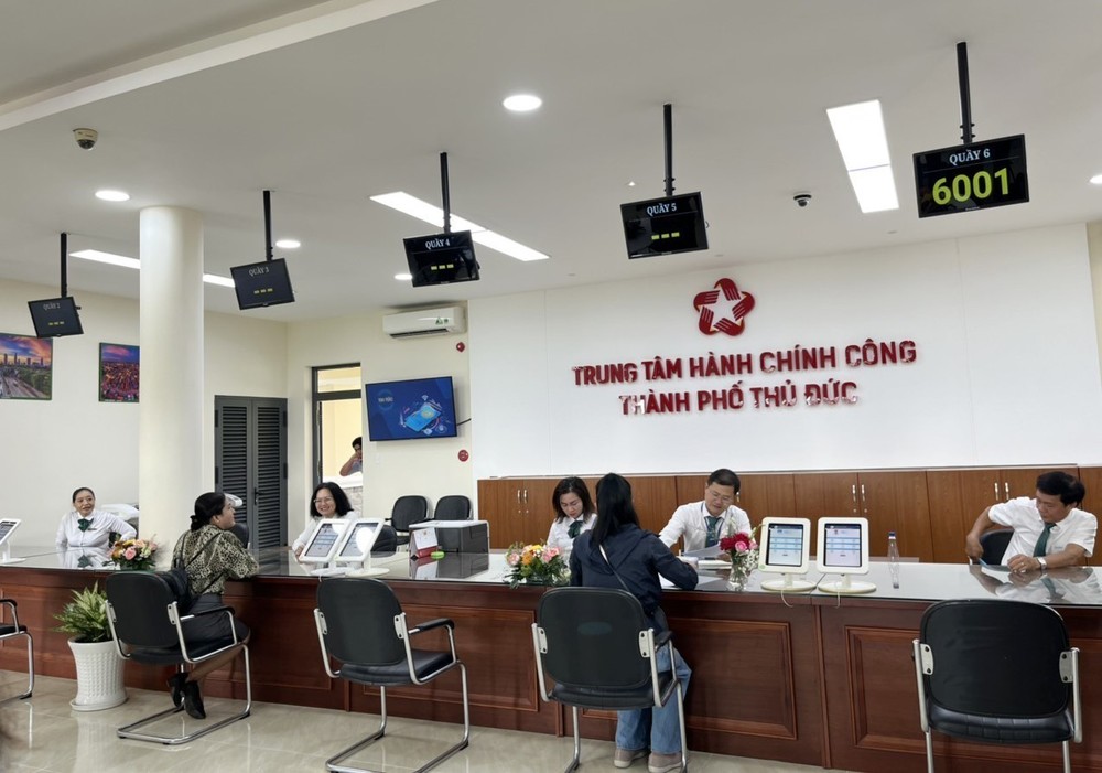 Khu vực giải quyết thủ tục hành chính Trung tâm hành chính công thành phố Thủ Đức. (Ảnh: Hoàng Tuyết/TTXVN)