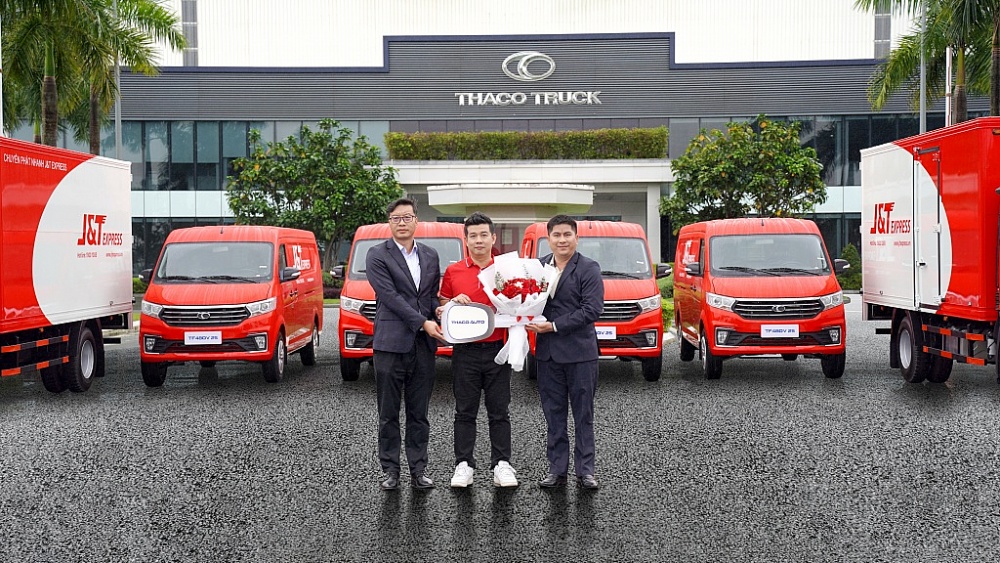 THACO AUTO bàn giao lô 140 xe cho J&T Express Việt Nam