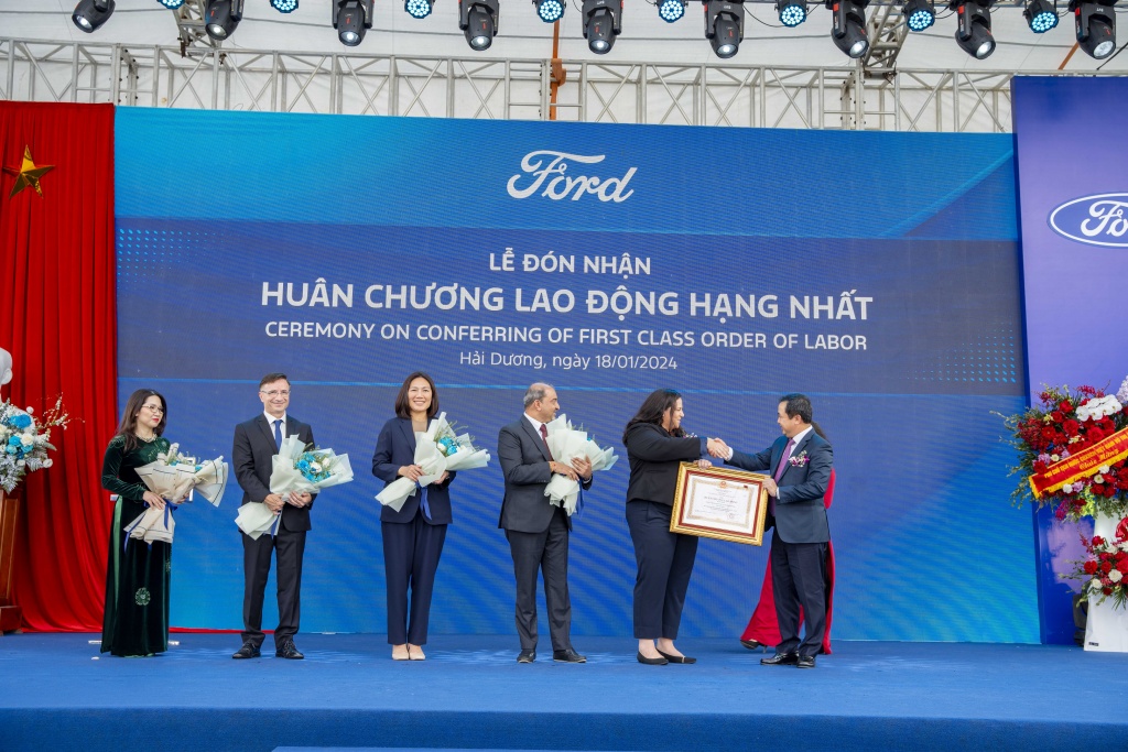 Ford Việt Nam đón nhận Huân chương Lao động hạng Nhất