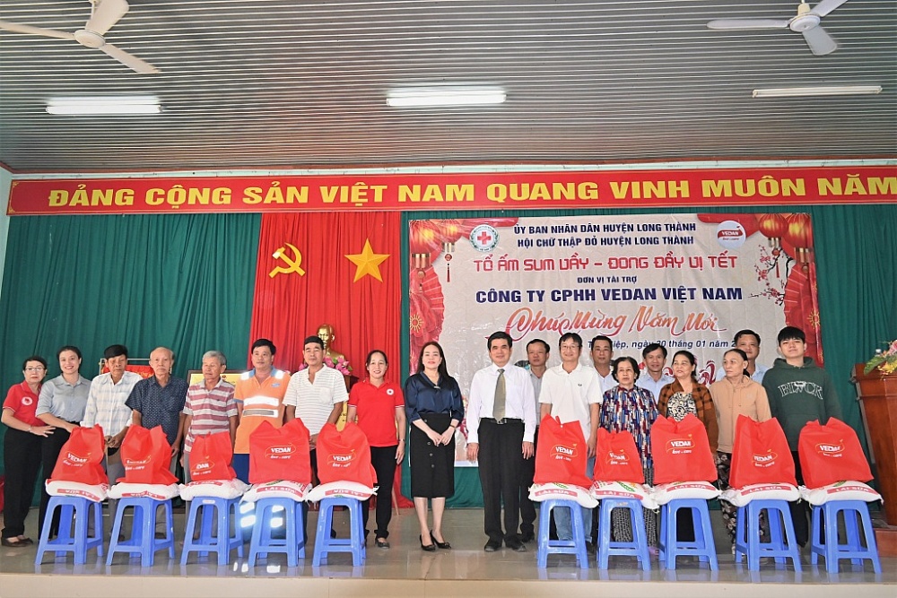 Vedan Việt Nam trao 1.000 phần quà cho bà con nhân dịp Tết Giáp Thìn 2024