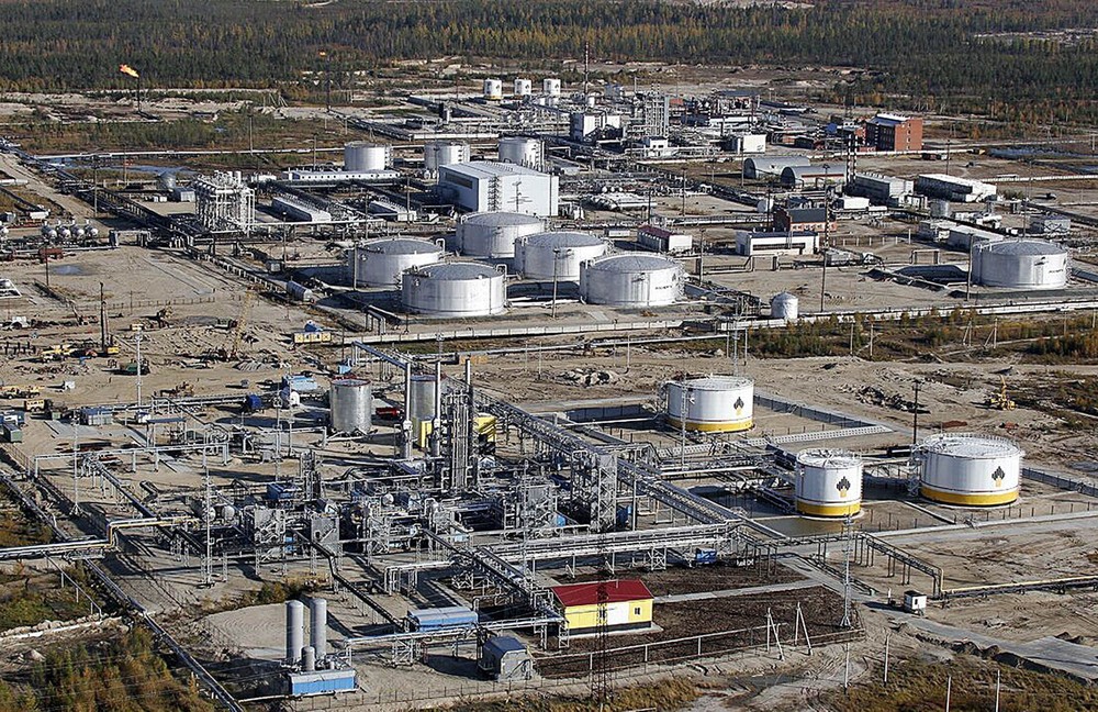 Toàn cảnh nhà máy lọc dầu của Tập đoàn Rosneft ở thị trấn Gubkinsky, phía Tây Siberia, Liên bang Nga. (Ảnh: AFP/TTXVN)