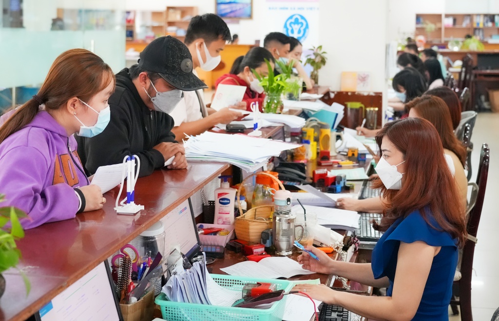 Có nên lập rào ngăn lao động rút bảo hiểm xã hội một lần?