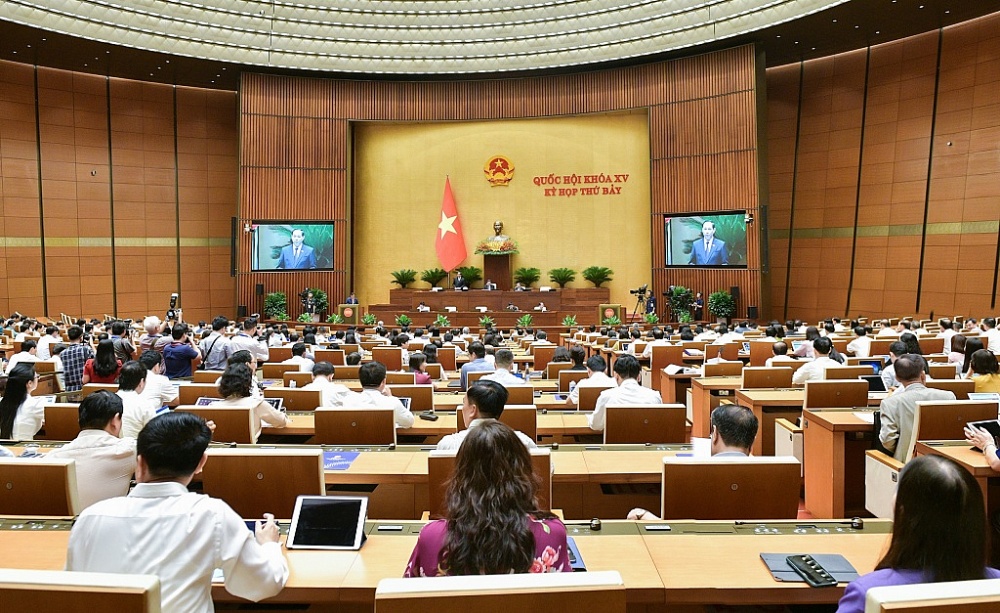 Quốc hội thảo luận phiên toàn thể tại hội trường về một số nội dung còn ý kiến khác nhau của dự thảo Luật Đường bộ