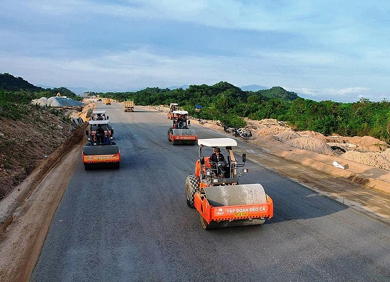 Hạ tầng giao thông phát triển mạnh mẽ nhờ nguồn vốn đầu tư công Ảnh minh họa:  S.T