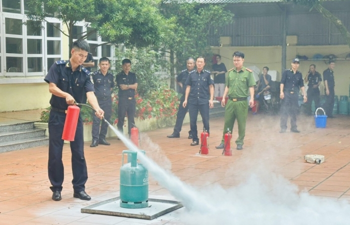 Hải quan Vạn Gia tập huấn phòng cháy, chữa cháy và cứu nạn cứu hộ