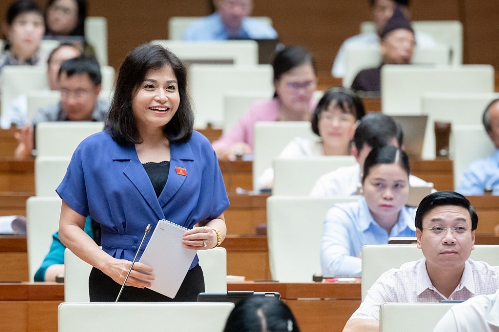 Đại biểu Thái Quỳnh Mai Dung - Đoàn ĐBQH tỉnh Vĩnh Phúc phát biểu