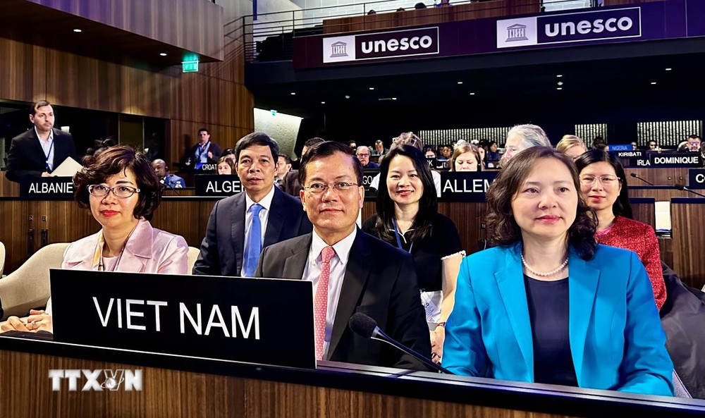 Thứ trưởng Bộ Ngoại giao Hà Kim Ngọc, Chủ tịch Ủy ban Quốc gia UNESCO Việt Nam tại Kỳ họp lần thứ 10 Đại hội đồng Công ước 2003 về bảo vệ Di sản Văn hóa Phi vật thể. (Ảnh : TTXVN phát)