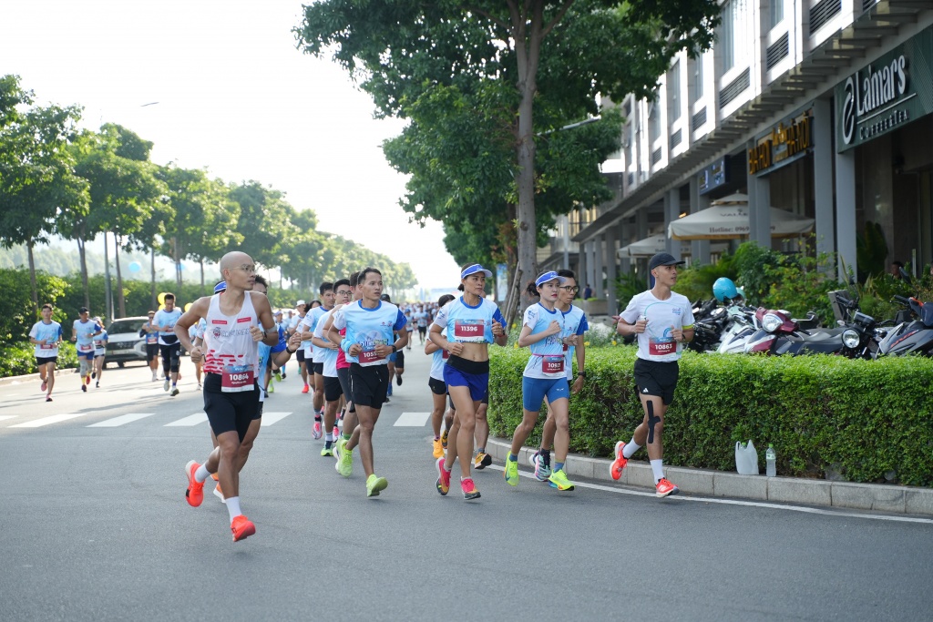 Hơn 1.600 người tham gia giải chạy bộ SNP – Run As One 2024