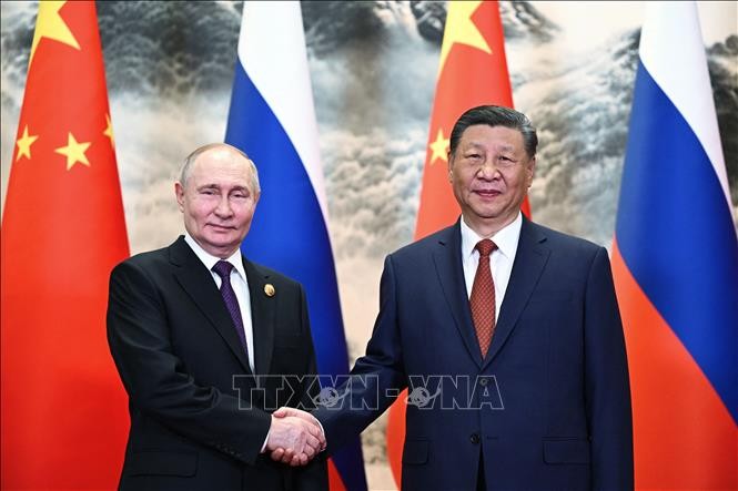 Chủ tịch Trung Quốc Tập Cận Bình (phải) và Tổng thống Nga Vladimir Putin tại cuộc gặp ở Bắc Kinh ngày 16/5/2024. (Ảnh: AFP/TTXVN)