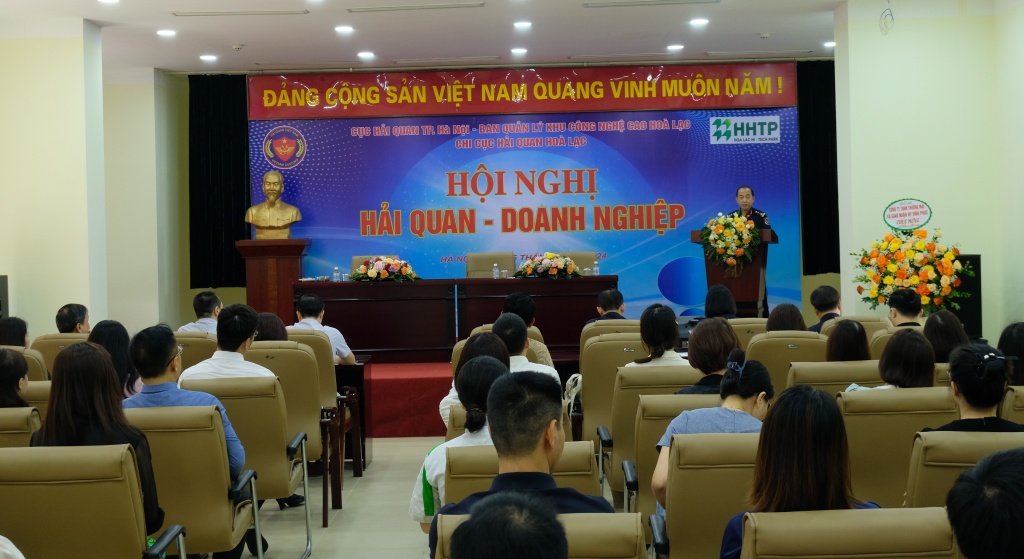 Toàn cảnh hội nghị.