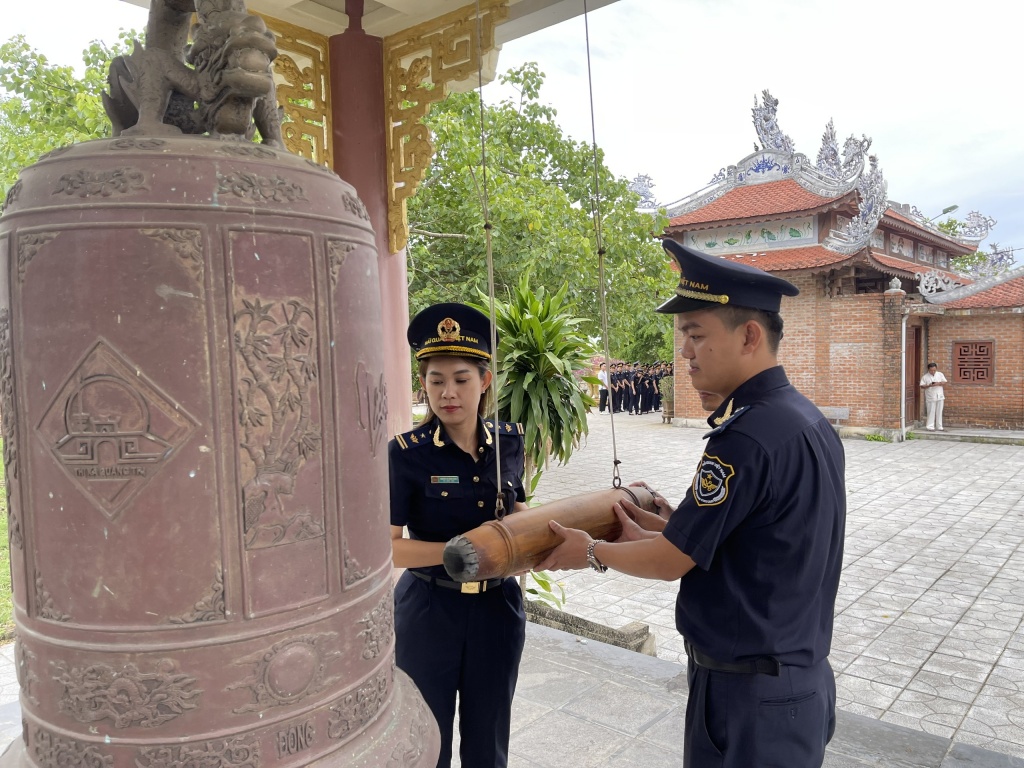 Thanh niên Hải quan Quảng Trị tổ chức chuỗi hoạt động trong Tháng tri ân