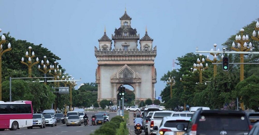 Xe ôtô trên đường phố ở Lào. (Ảnh: Laotian Times)