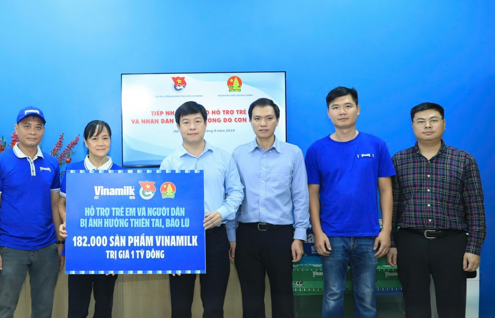 Vinamilk hỗ trợ gần 3 tỷ đồng sản phẩm dinh dưỡng thiết yếu cho người dân miền Bắc