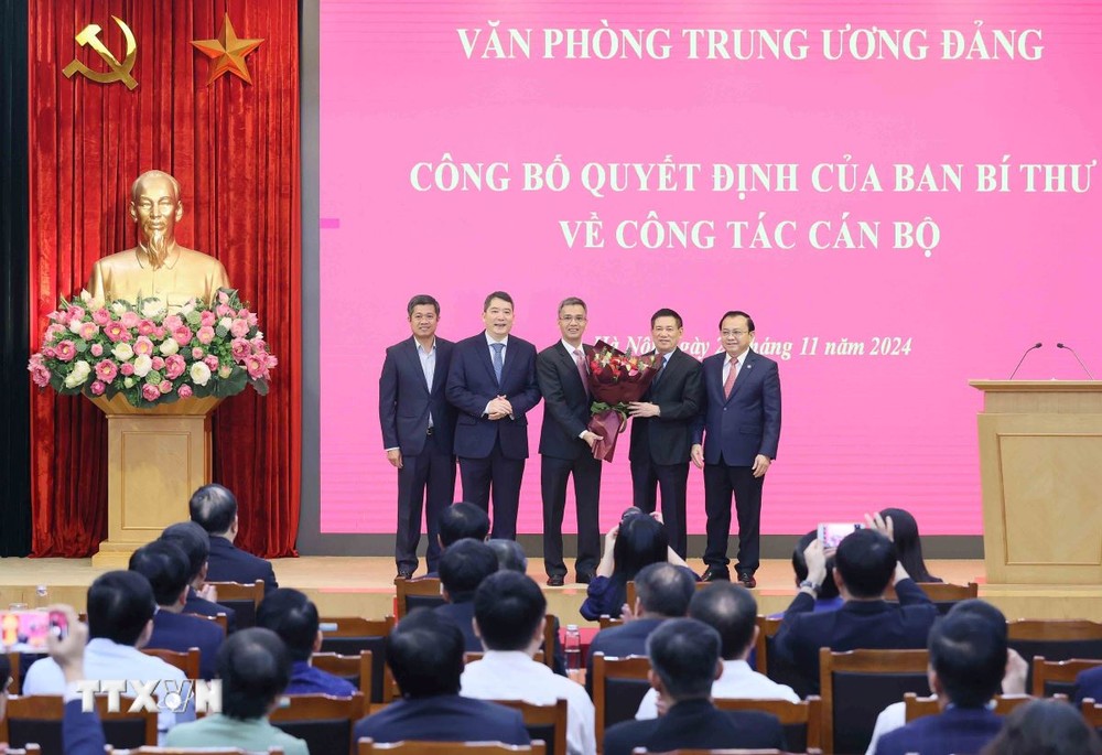 ttxvn_ong_vo_thanh_hung_giu_chuc_pho_chanh_van_phong_trung_uong_dang_2011-2.jpg