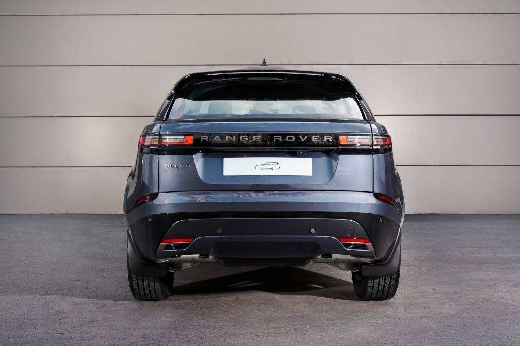 Mạnh tới 398 mã lực Range Rover Velar 2024 có giá từ 3,7 tỷ đồng