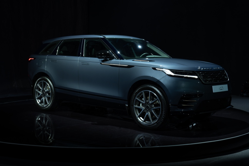 Mạnh tới 398 mã lực Range Rover Velar 2024 có giá từ 3,7 tỷ đồng