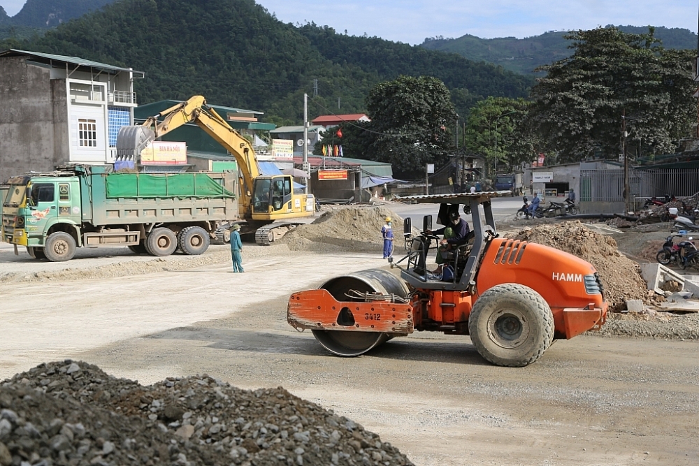 Các bộ, ngành, địa phương triển khai đồng bộ nhiều giải pháp tích cực góp phần thúc đẩy giải ngân vốn đầu tư công	Ảnh: Thuỳ Linh