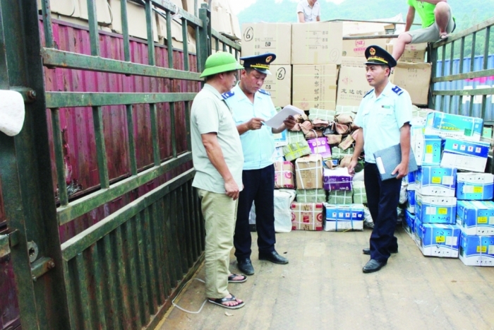 “Siết”  kiểm tra, kiểm soát mặt hàng nở đóng, đai ốc nhập khẩu