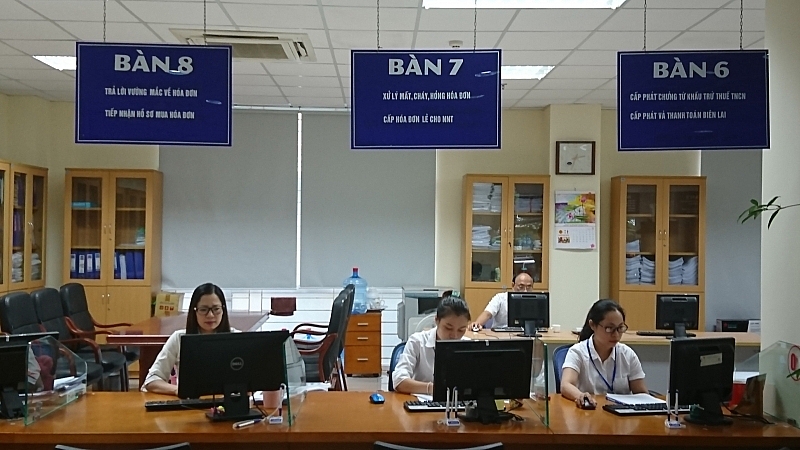 Số thu ngân sách trong năm 2020 đã phản ánh rõ những khó khăn của doanh nghiệp và tác động của các chính sách miễn, giảm thuế, phí 	Ảnh: H.V