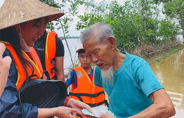 Bão lũ, cứu trợ và người nổi tiếng