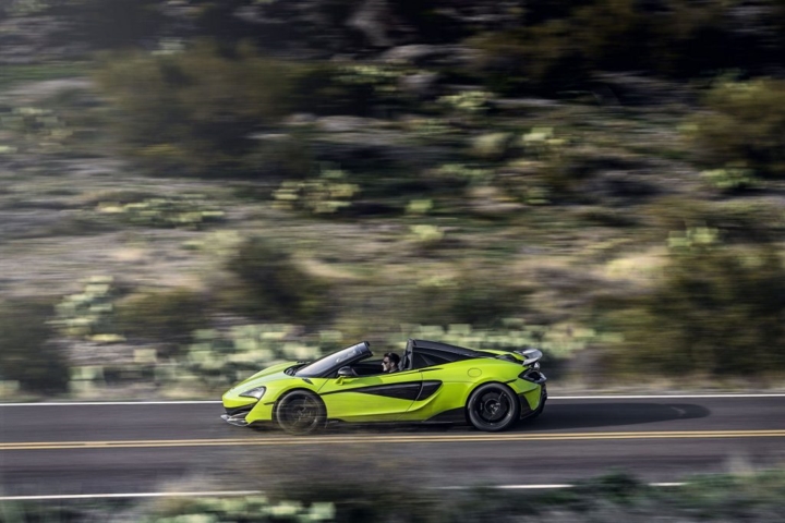 ngam bo ba mclaren 600lt spider voi mau sac bat mat