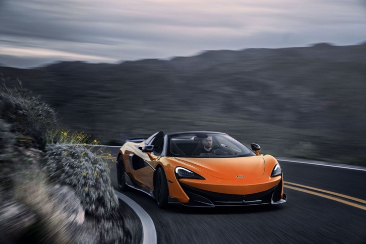 ngam bo ba mclaren 600lt spider voi mau sac bat mat