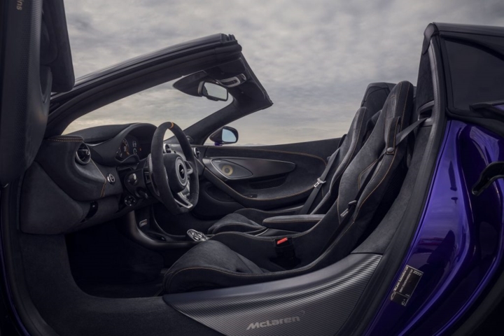 ngam bo ba mclaren 600lt spider voi mau sac bat mat