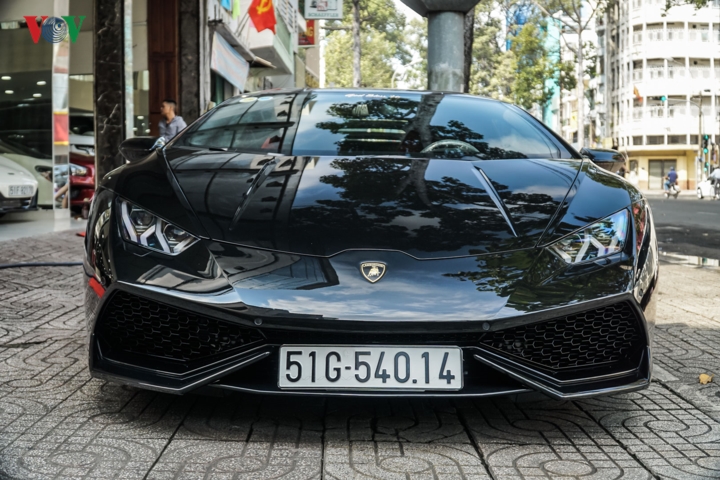 soi lamborghini huracan lp610 4 mau den doc nhat viet nam