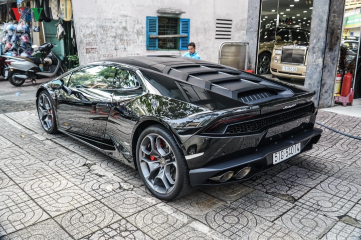 soi lamborghini huracan lp610 4 mau den doc nhat viet nam