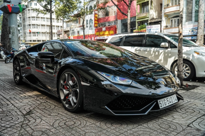 soi lamborghini huracan lp610 4 mau den doc nhat viet nam