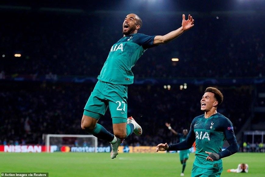 ajax 2 3 tottenham chung cuoc 3 3 moura lap hat trick spurs nguoc dong vao chung ket