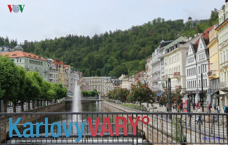 kham pha karlovy vary thanh pho nghi duong kieu diem giua long chau au