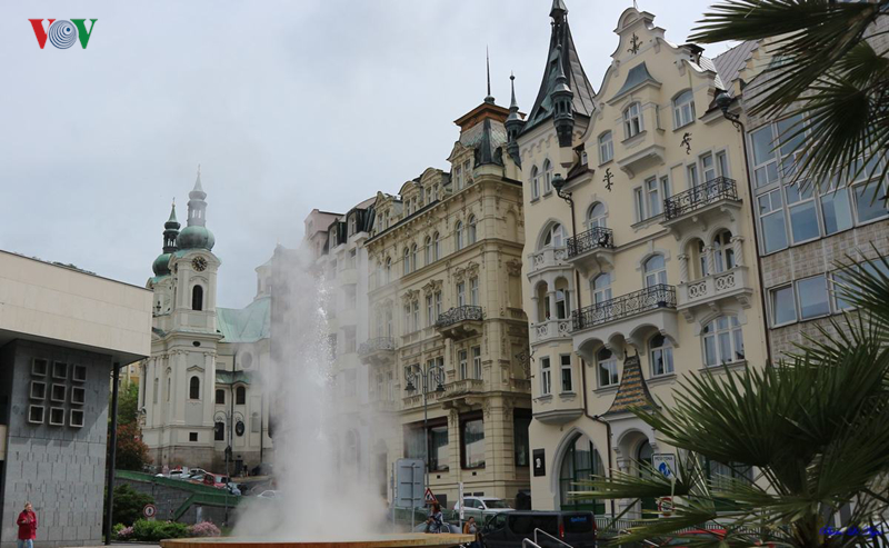 kham pha karlovy vary thanh pho nghi duong kieu diem giua long chau au